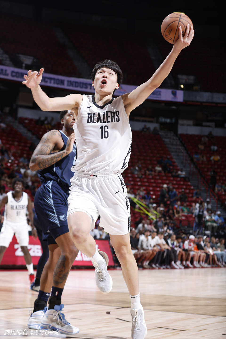 金年会-包含深圳男篮训练开放日，冲刺阶段扳平良机引欢呼，全明星赛在即，团队化学反应显著的词条